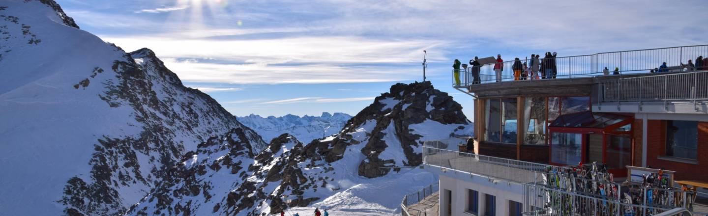 Flugborse Reiseburo Inmitten Von Schnee Und Berglandschaften Natur Pur Bei Skireisen